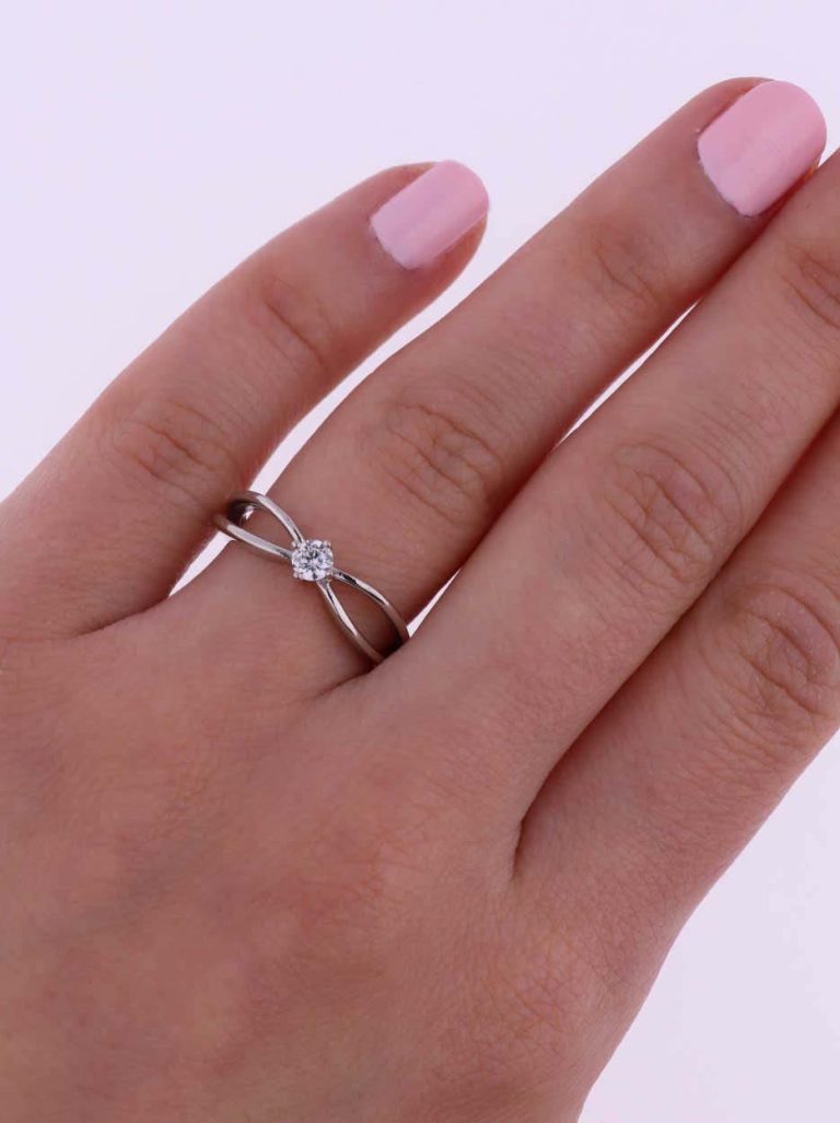 Dekoratív eljegyzési gyűrű