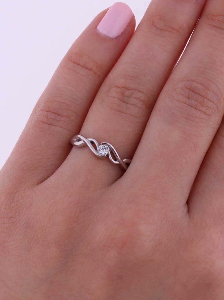 Exkluzív eljegyzési gyűrű