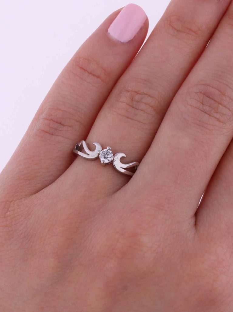 Angyal eljegyzési gyűrű