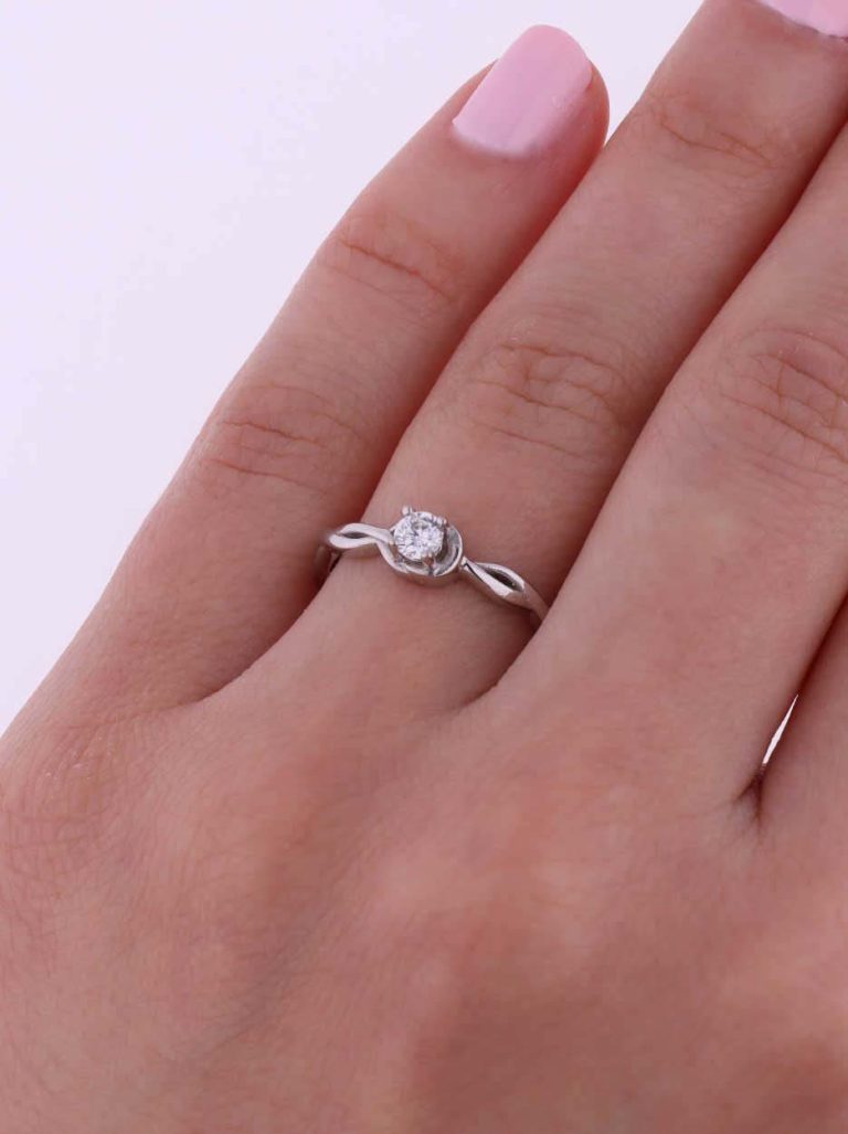 Ölelkezős eljegyzési gyűrű