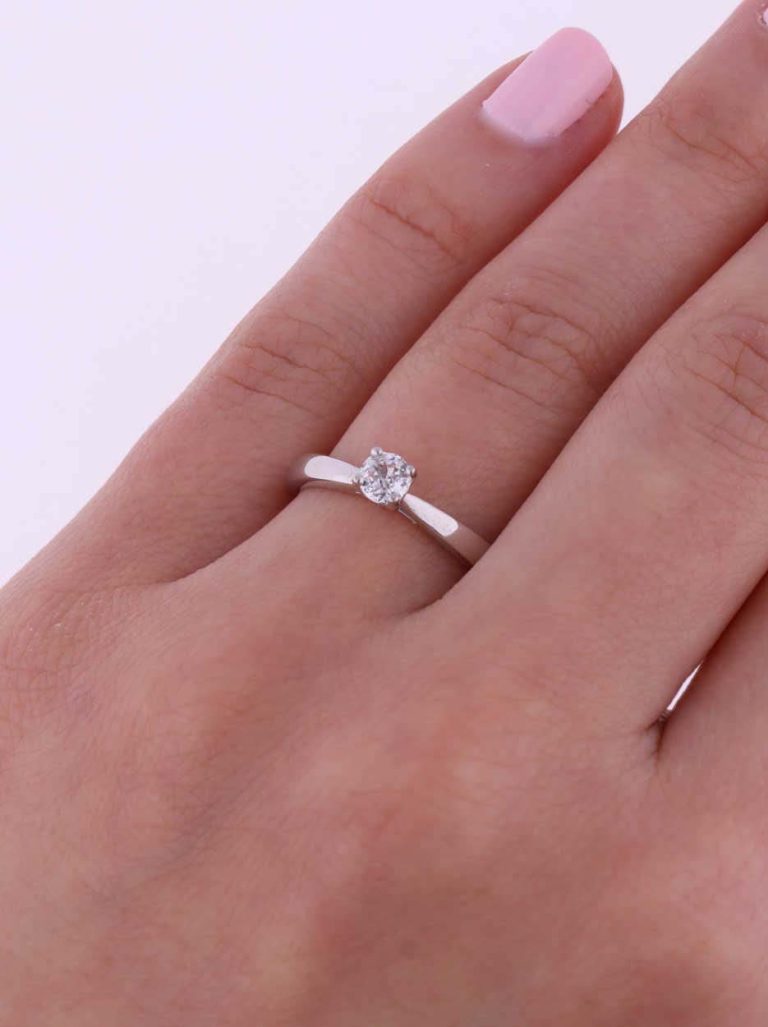 Solitaire eljegyzési gyűrű