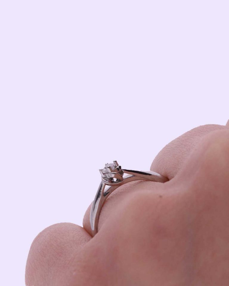 Szirom eljegyzési gyűrű