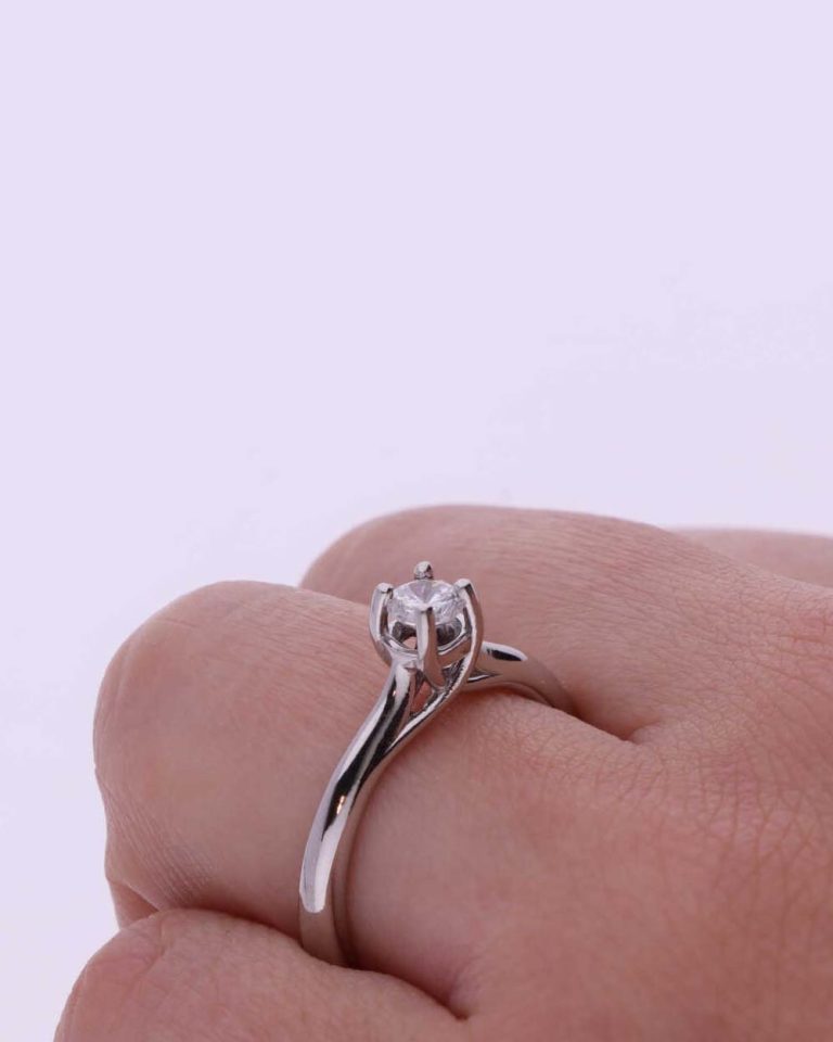 Romantikus eljegyzési gyűrű