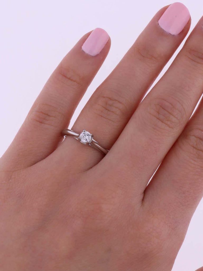 Romantikus eljegyzési gyűrű