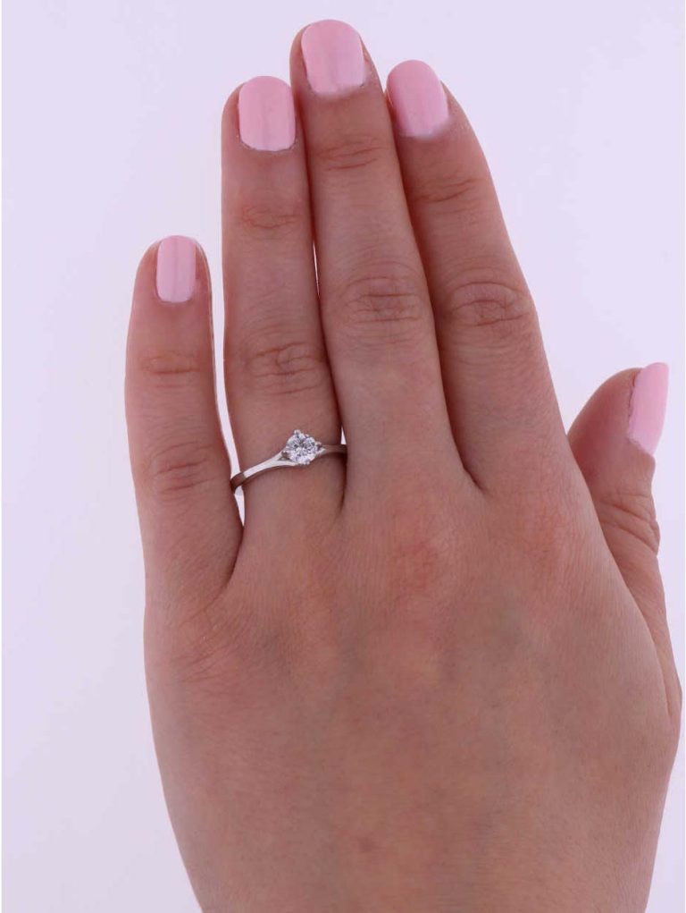 Díva eljegyzési gyűrű