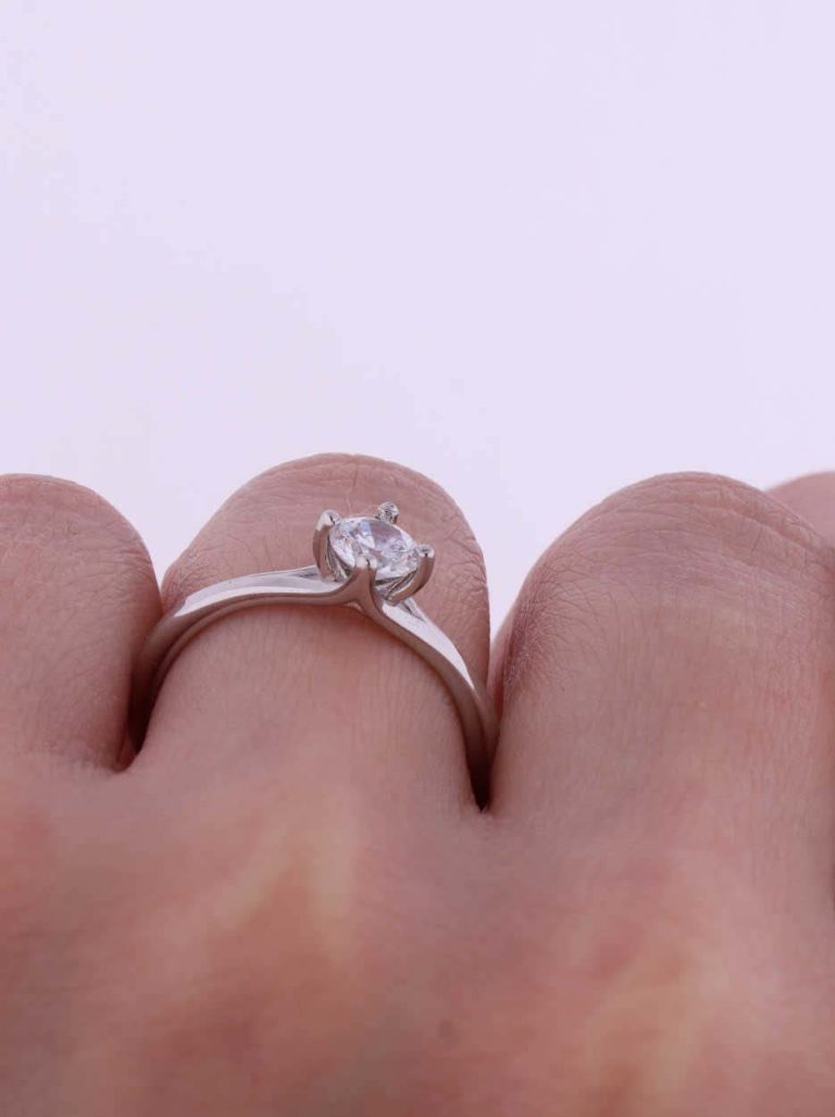 Díva eljegyzési gyűrű