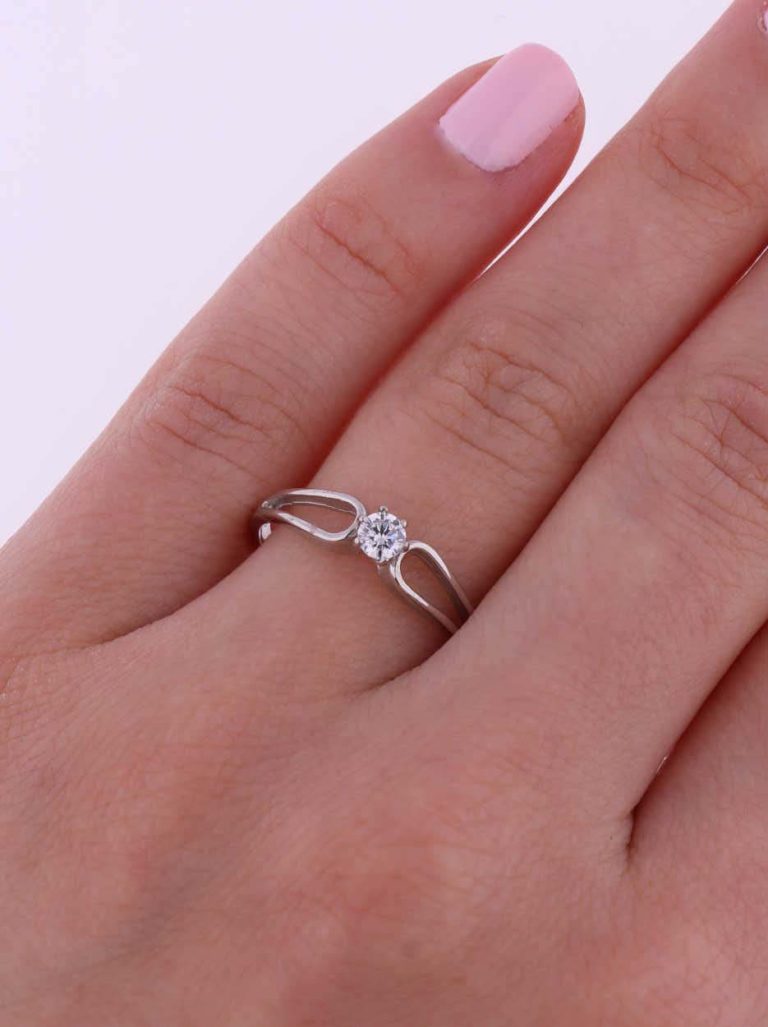 Tavasz eljegyzési gyűrű